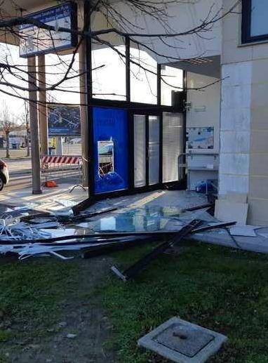 Sfondato bancomat in disuso