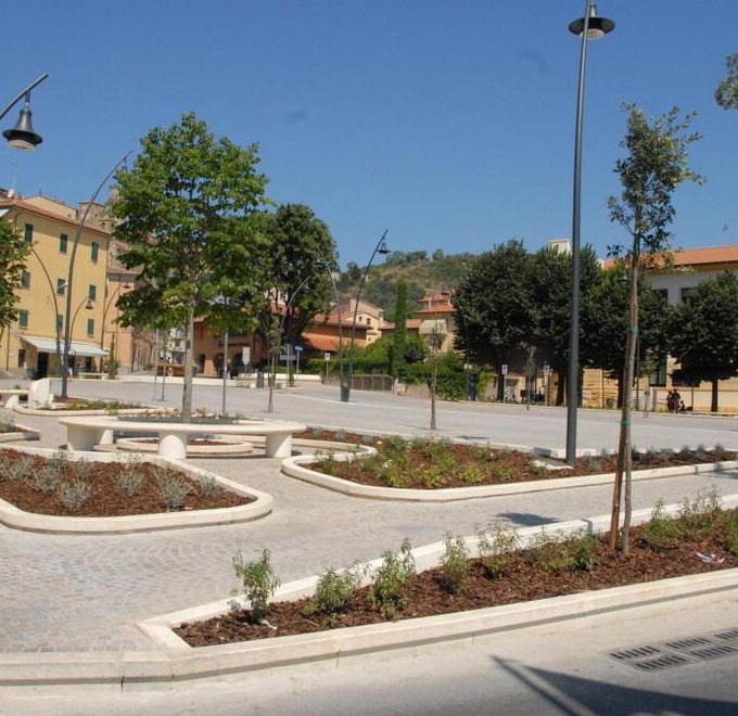 In piazza fontane, dj, palloni e musica con il maestro Mazza