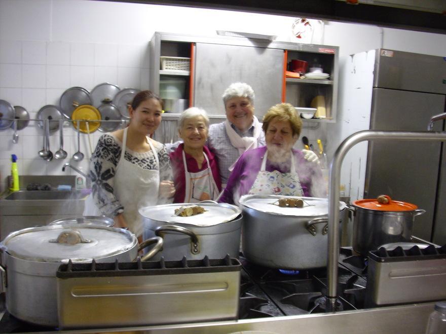 Da Viale K alla Caritas Piatti caldi e umanità per non trascorrere il Natale in solitudine