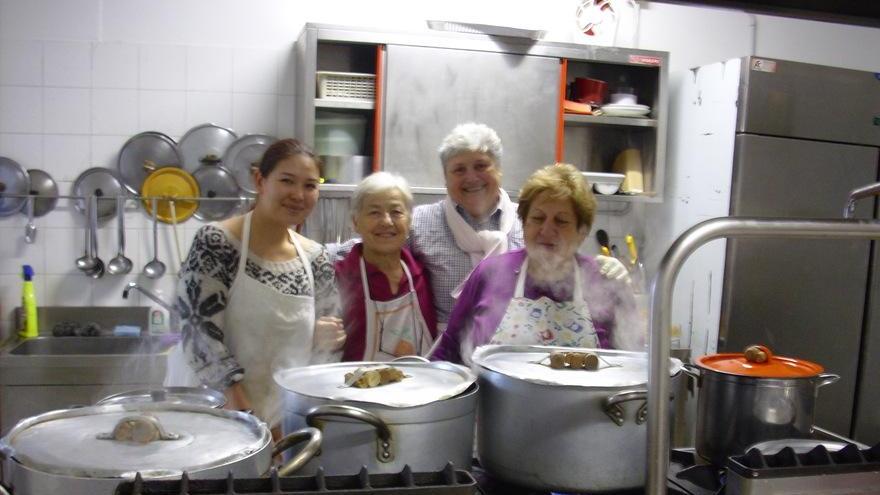 Da Viale K alla Caritas Piatti caldi e umanità per non trascorrere il Natale in solitudine