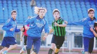 Il difensore Lorenzo Stovini in azione nel corso della partita amichevole disputata contro il Tuttocuoio