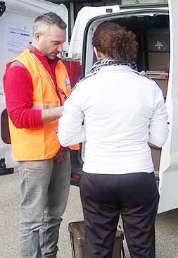 In corso la distribuzione dei sacchi per la raccolta