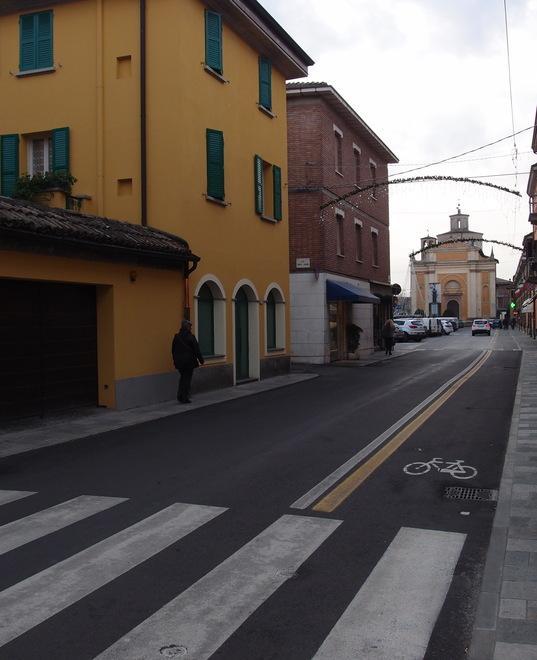 Nuovi asfalti e attraversamenti per rendere le strade più sicure 