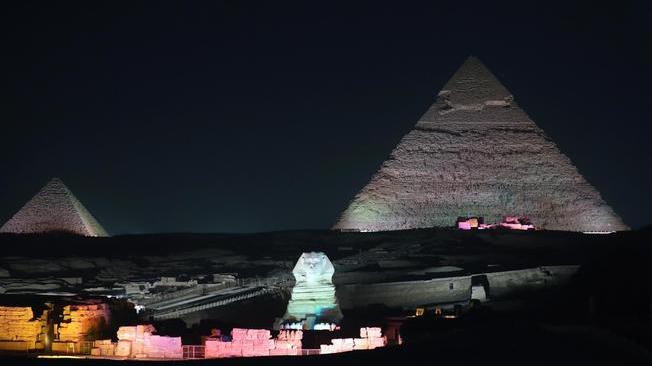 Egitto, bomba contro un pullman alle Piramidi 