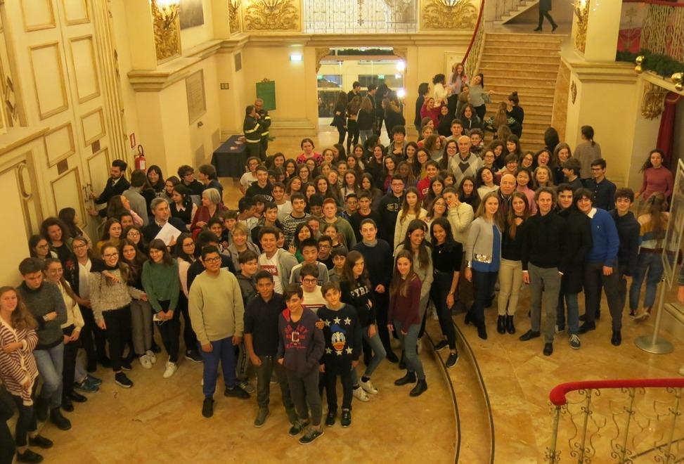 Studenti di Mirandola all’opera, oltre 200 ragazzi a teatro per la Bohème 