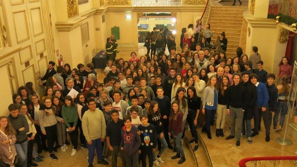 Studenti di Mirandola all’opera, oltre 200 ragazzi a teatro per la Bohème