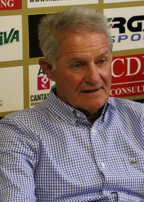 L’ex presidente lascia la squadra in difficoltà