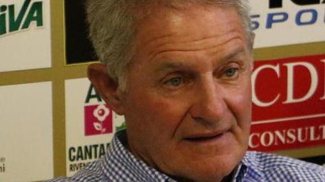 L’ex presidente lascia la squadra in difficoltà