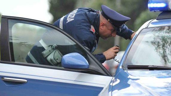 Guidava la macchina con la patente falsa nei guai un 37enne