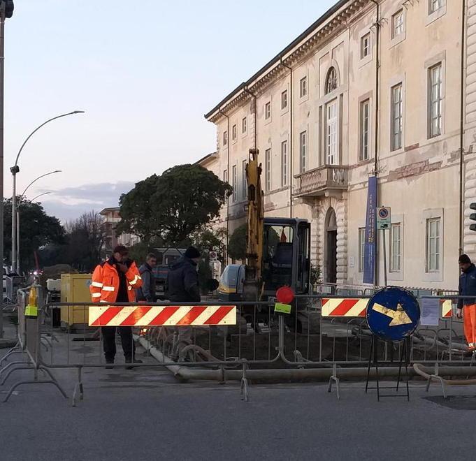 Lavori in piazza Mazzini e la circolazione va in tilt 