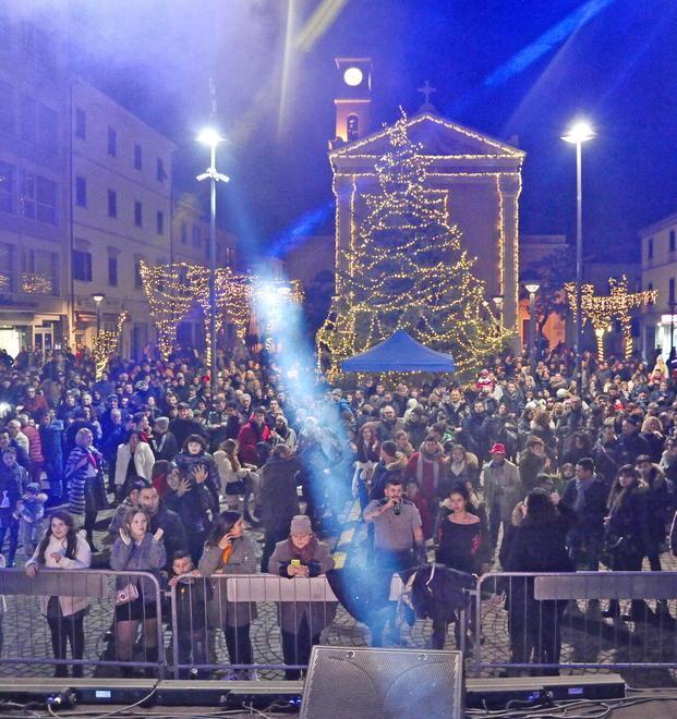 La sera di Capodanno stop all’uso del vetro per i drink da asporto 