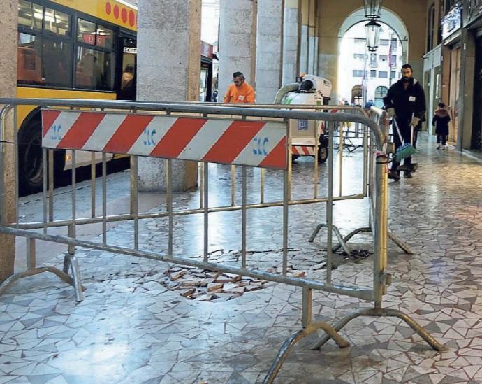 Un tratto dei portici di via Grande
