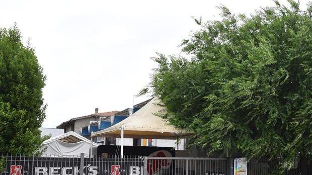 Via il gazebo abusivo Si torna a ballare al Faq Sospensione revocata