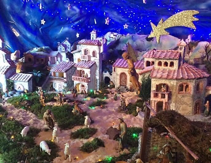 Nel presepe di Tergu nuotano veri pesciolini e i camini fumano