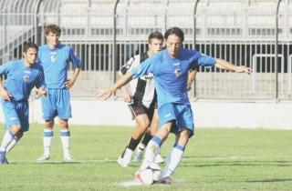 Ferrario al tiro durante una partita al Lungobisenzio