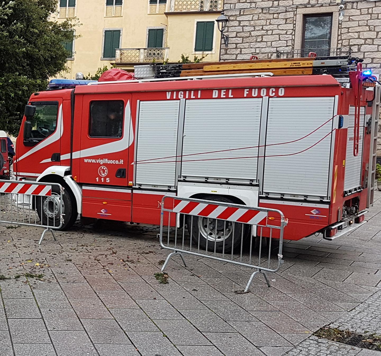Fumo nel silos, arrivano i vigili 