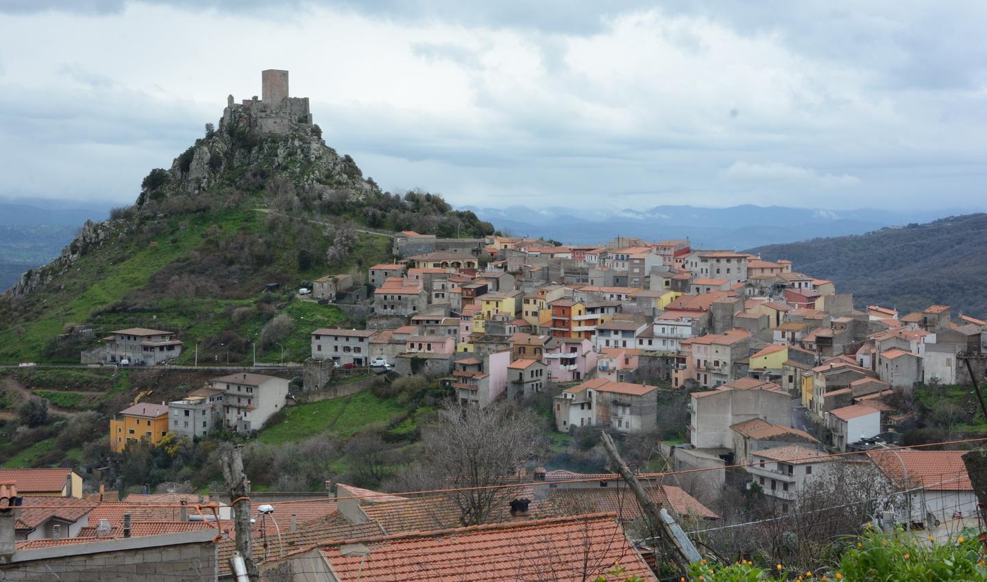 Il sindaco di Burgos dopo l'atto intimidatorio: «Non mi fanno paura, non mi dimetto» 