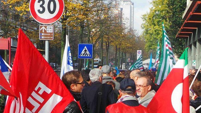 Tagli a pensioni e previdenza Cgil, Cisl e Uil oggi in piazza