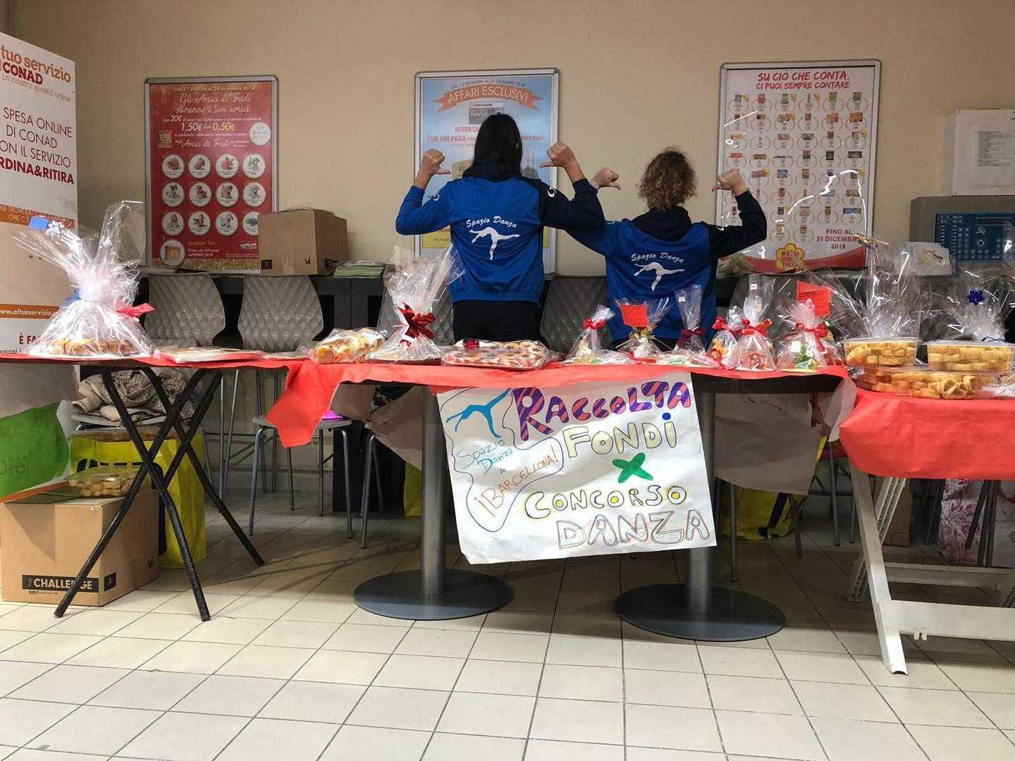 Dolci in vendita per la trasferta 
