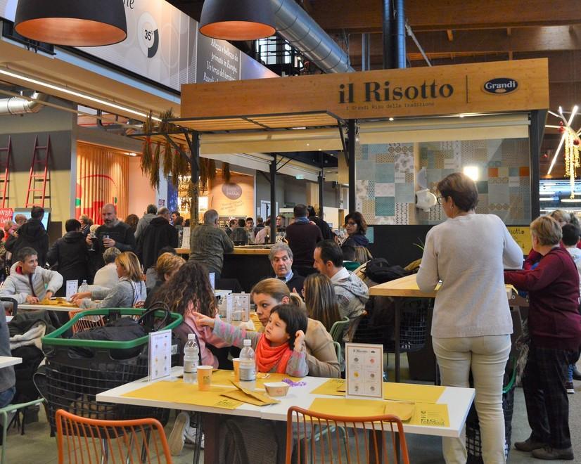 Ecco un Natale da favola Gli elfi di scena a Fico