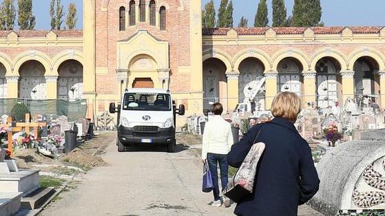 Cimitero, per le festività apre l’area monumentale