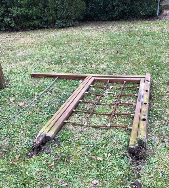 Vandali a San Giovanni Devastato il parco urbano 