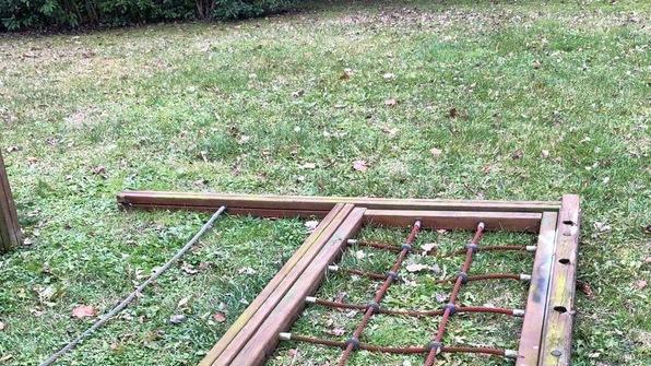 Vandali a San Giovanni Devastato il parco urbano