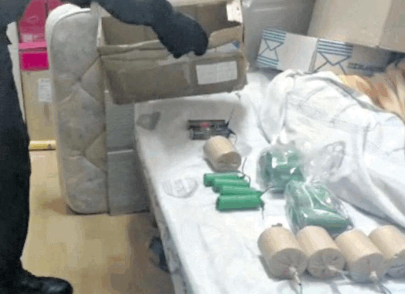 Sassari, a lezione con le bombe carta: nei guai due studenti