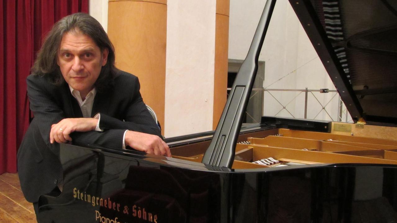 Il famoso pianista pisano Sandro Ivo Bartoli