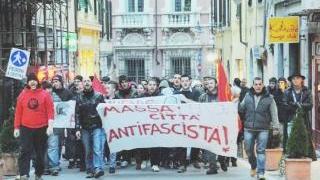 La protesta nel dicembre dell’anno scorso dopo che era stato imbrattato con una svastica il murale dedicato al partigiano Salvetti