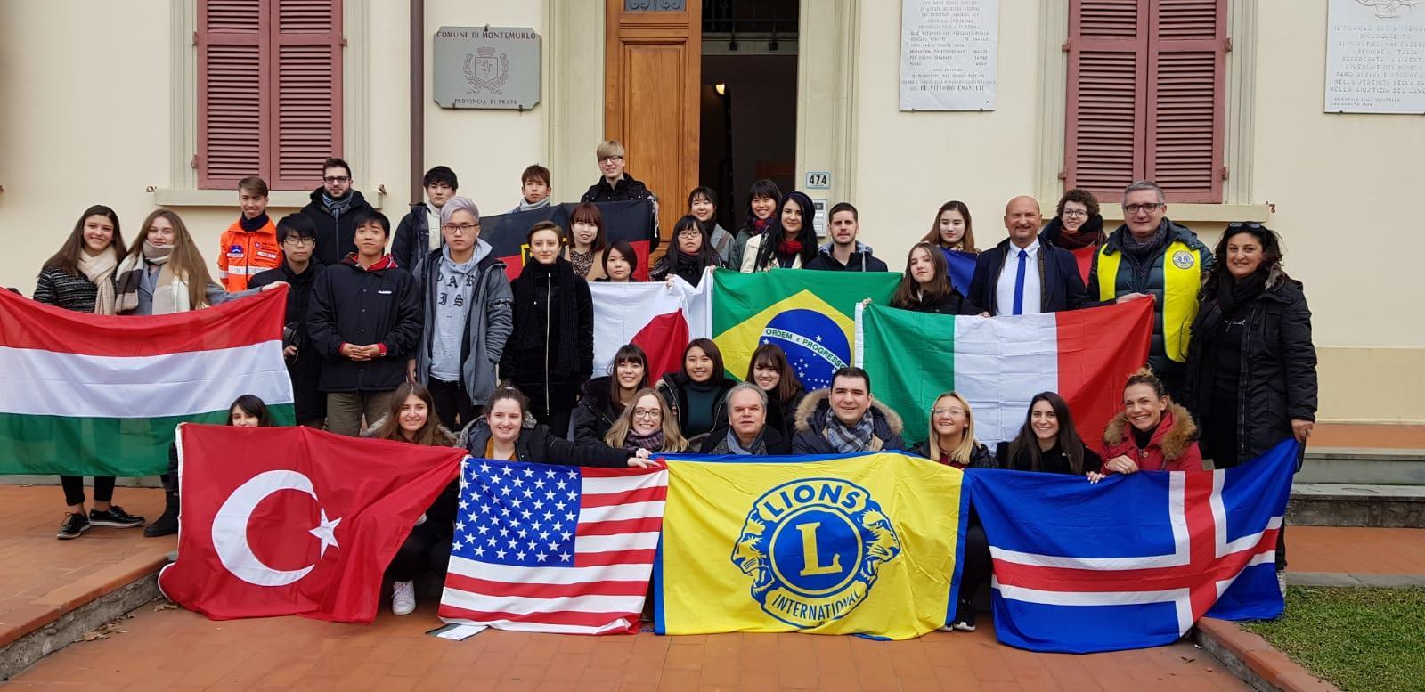 Foto di gruppo per i giovani partecipanti al Winter Camp Italia