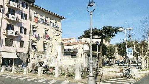 Un'immagine di piazza Gramsci