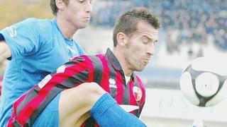 Salvi contrasta Biggi