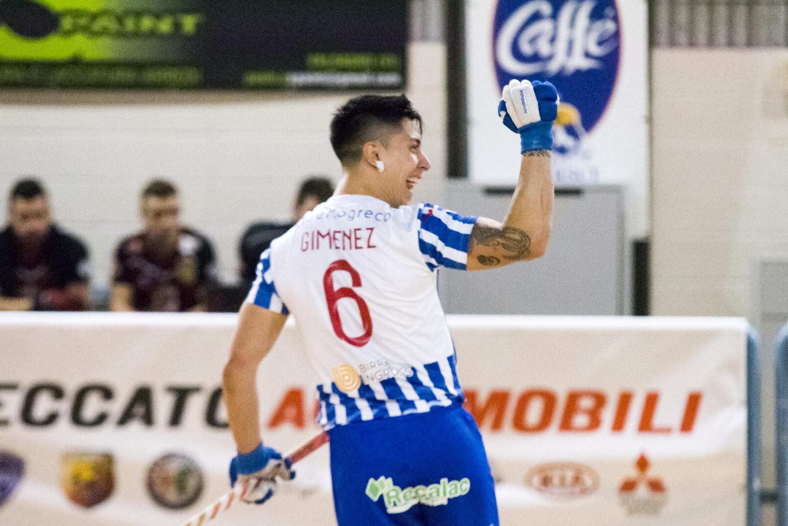 Gimenez del Valdagno esulta dopo un gol (foto Gabriele Baldi)
