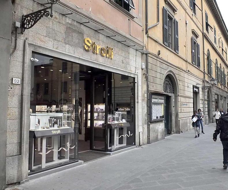 Ritorna nel negozio dove aveva rubato: riconosciuta e bloccata 