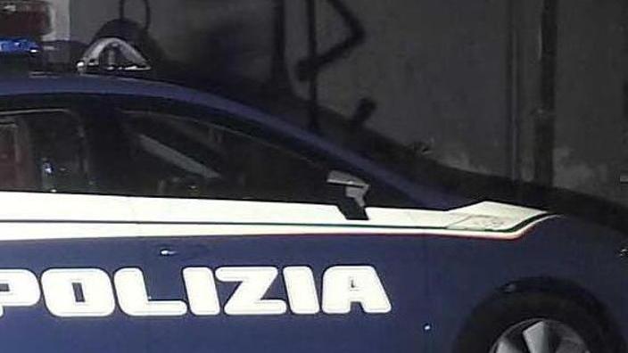 Si presenta sotto casa della ex ma ha un divieto di avvicinarsi