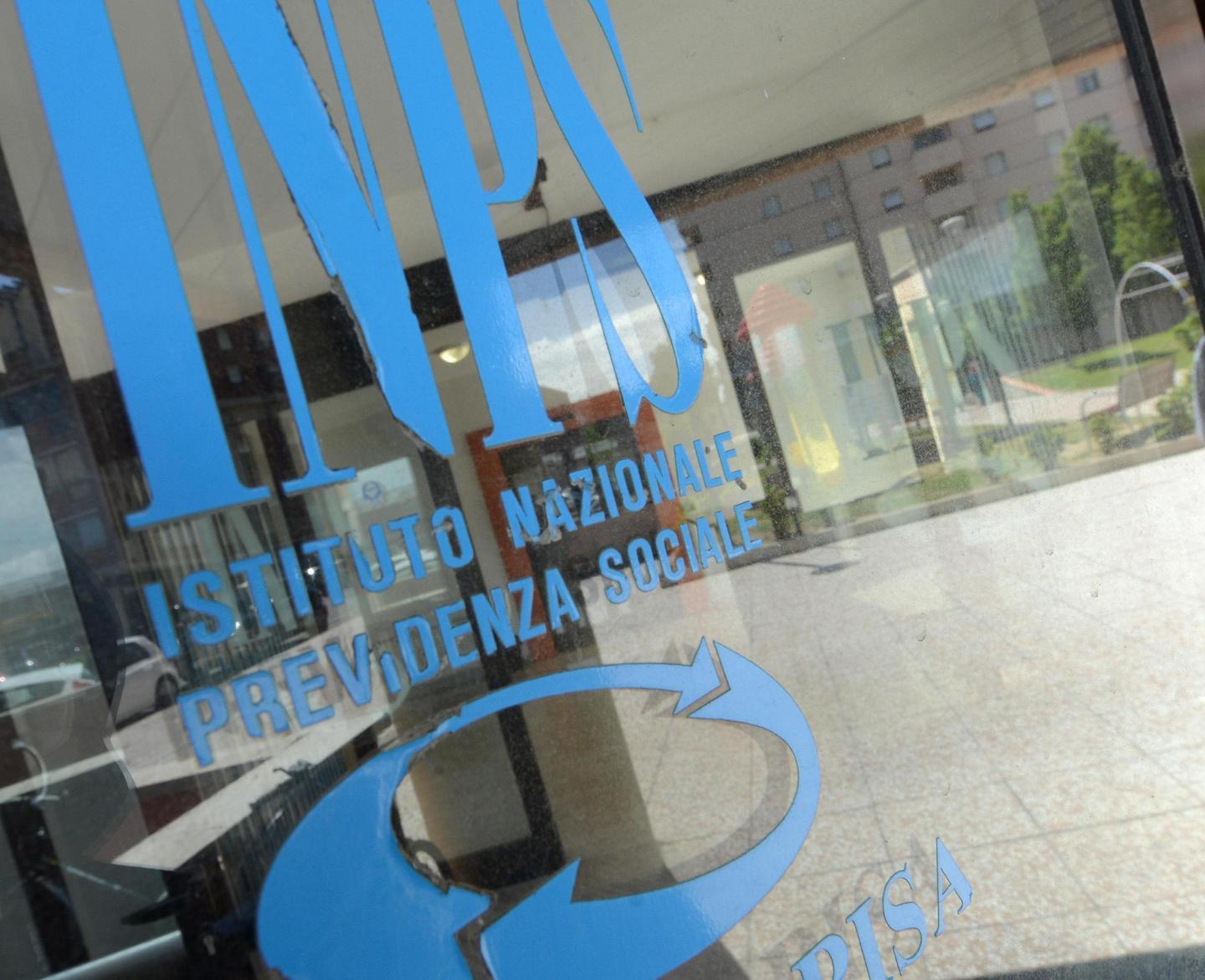 Ritirava la pensione della madre morta nel 2011 