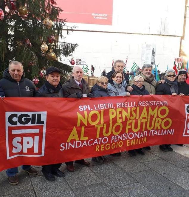 Delegazione reggiana dello Spi Cgil a Bologna