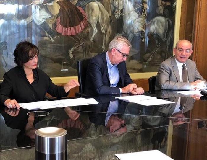 Dalla sanità al commercio, la giunta regionale dà un taglio netto alla burocrazia 