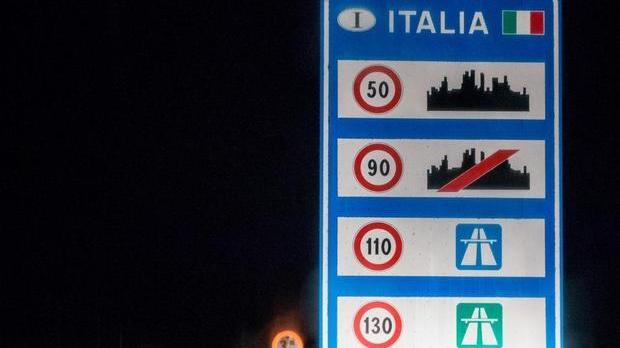 Nascosti nei camion scaricati nella nebbia: l’odissea afghana