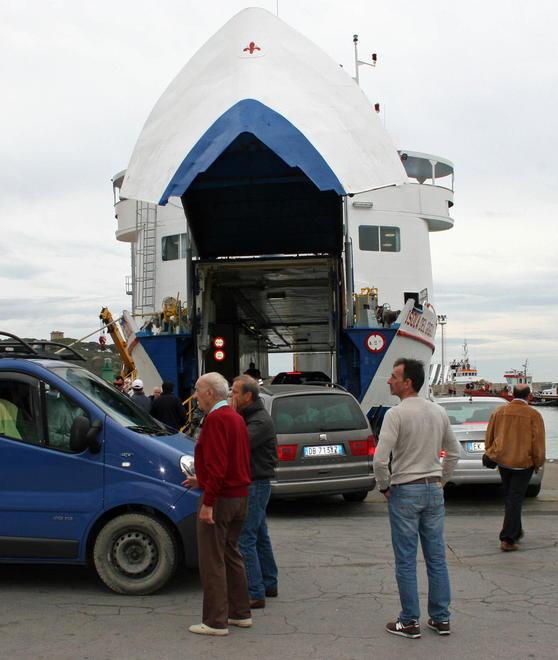 Paura sul traghetto per una bimba di 17 mesi