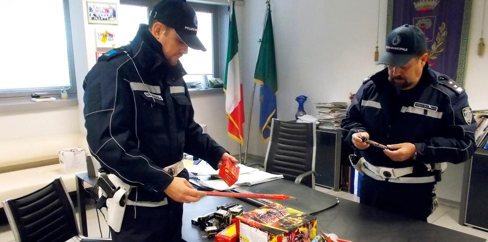 «Non lasciate soli i piccoli amici Scoppi pericolosi» 