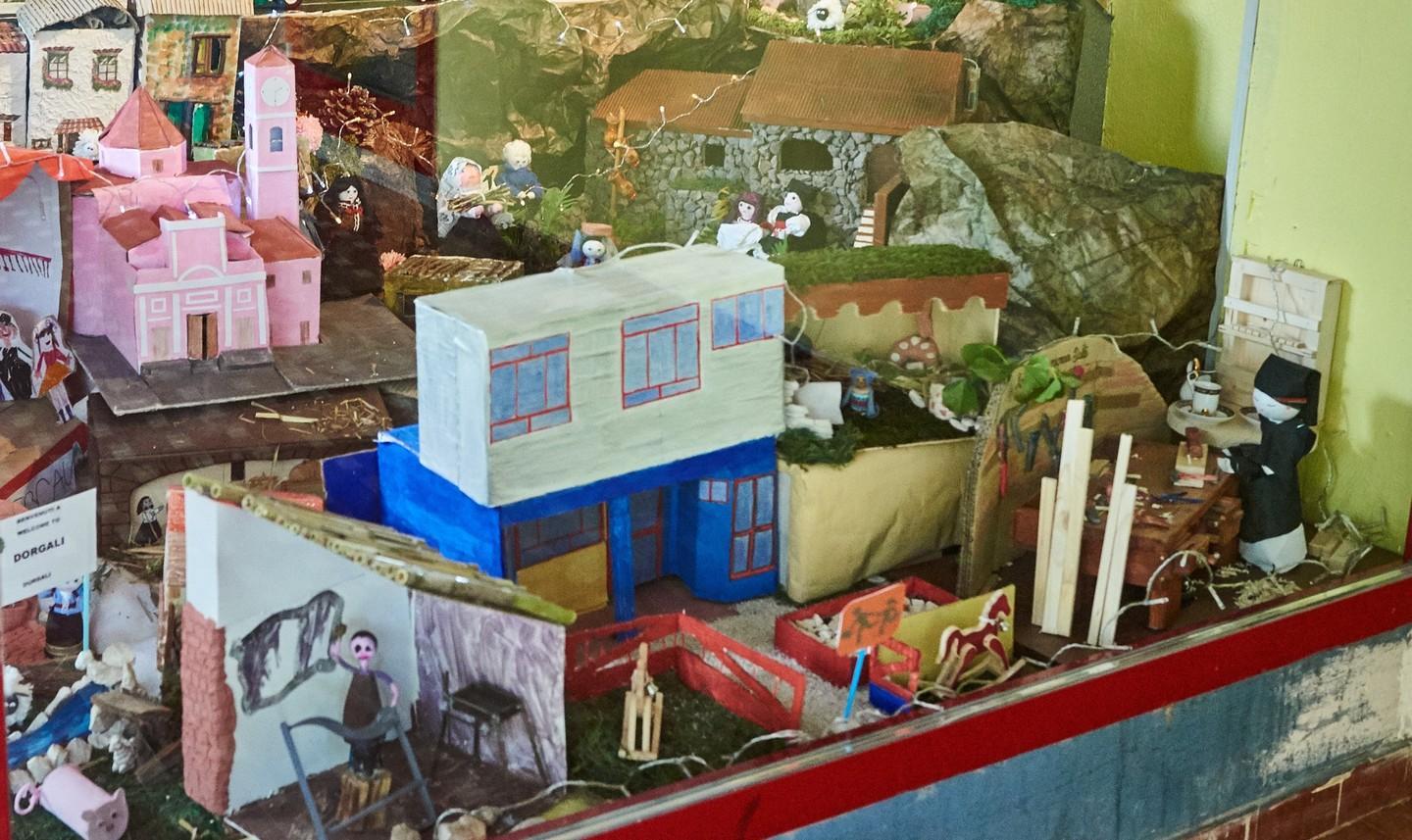 Scuola materna, un presepe tra “cuiles” e gli scorci del paese