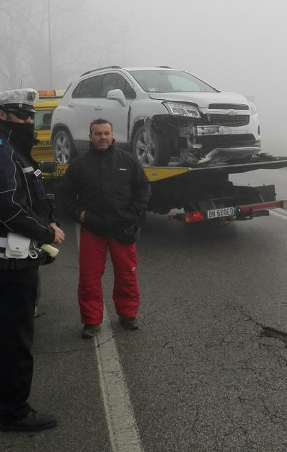 Scontro frontale in rotatoria