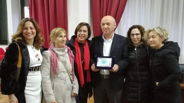 In pensione dopo 41 anni Loceri saluta il suo medico 