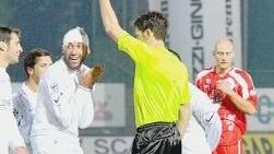 <strong>ROSSO.</strong> L’espulsione di Fusco dopo il fallo su Pinilla