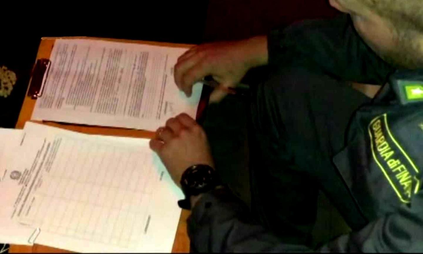 Altre “signorine” in nero nei locali a luci rosse 