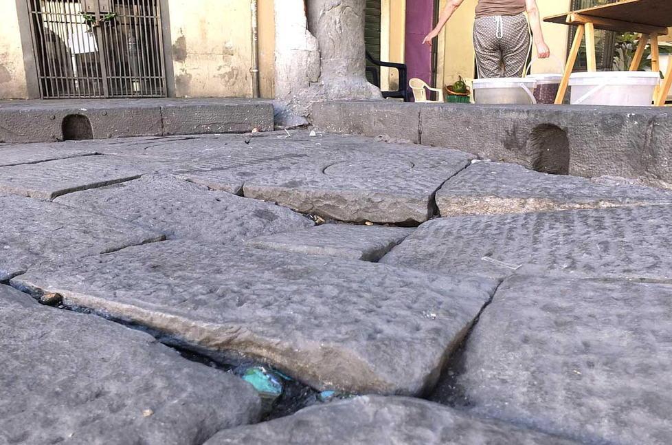 Cade su una pietra Comune risarcisce 