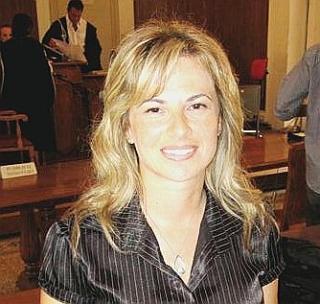 Sopra, l’avvocato Barbara Luceri; accanto, una foto simbolo della violenza sulle donne; sotto, il pm Massimo Mannucci
