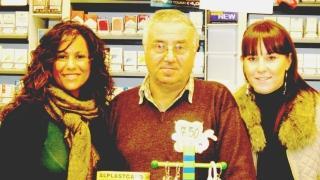 Ivo Dini con le figlie Sabrina (a sinistra) e Sara (a destra)
